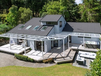 Sprawling Acreage - Unrivalled Lifestyle