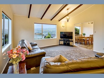 FAMILY LIVING WITH VIEWS & EVERYDAY COMFORT