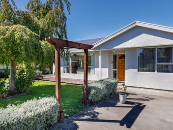 Easy Living, Exceptional Location