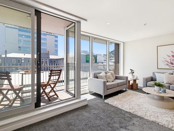 CITY SUN-FILLED LUXURY IN SOUGHT-AFTER REPUBLIC!