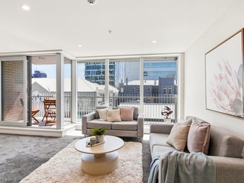 CITY SUN-FILLED LUXURY IN SOUGHT-AFTER REPUBLIC!