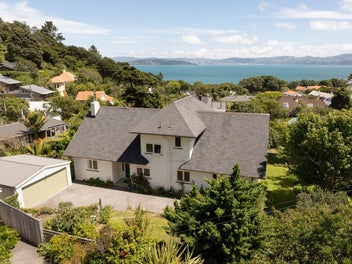 Magnificent Family Living in Days Bay