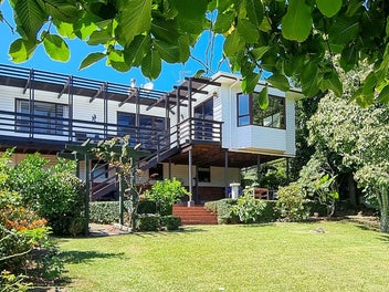 A True Kiwi Classic on 930m² - Two Titles