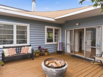 Your coastal cottage escape