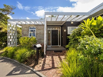 SINGLE-LEVEL LIVING - PRIME KHANDALLAH LOCATION