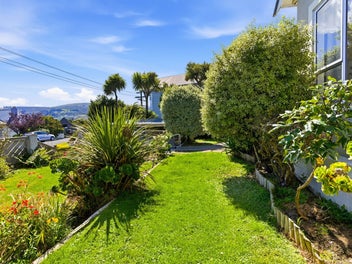 Charming Cottage with Delightful Gardens