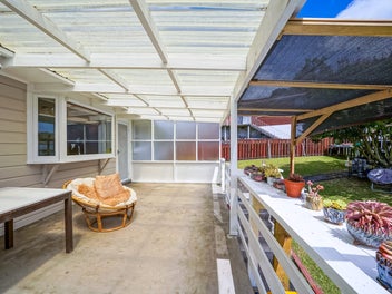 3 Bedrooms plus Rumpus! Great Location!