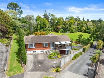 SPACE, SUN & TRANQUIL PARKSIDE LIVING