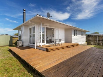 Freehold Renovated Home-Ready to Move In!