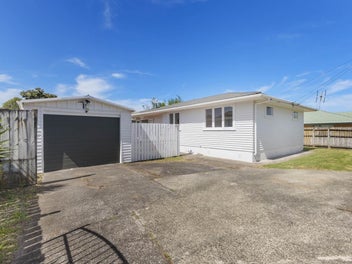 Freehold Renovated Home-Ready to Move In!