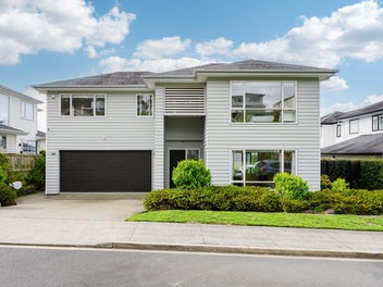 Elevated Entertainer: Sunny & Seamlessly Connected