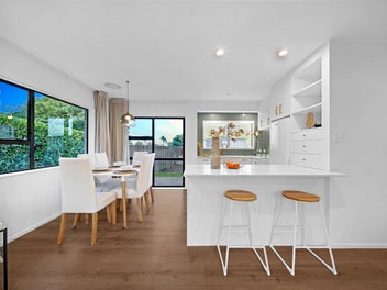 MODERN FREEHOLD & SINGLE LEVEL HOME