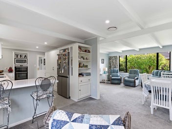 RENOVATION ALL DONE - IN THE ZONE