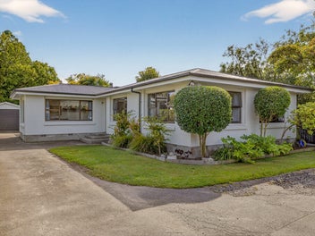 Family-Friendly Home Opposite Nunweek Park
