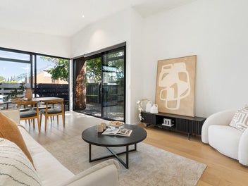 Architectural Elegance Meets Urban Convenience!