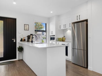 Modern, Easy-care First home or Investment!