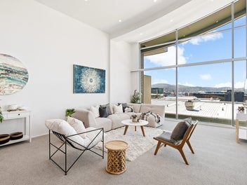 Single level Sunny Penthouse with Superb Sea Views