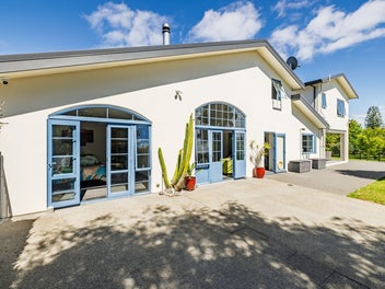 This Is Living! Lifestyle Close To Town