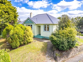 1940's Kiwi classic in a sought-after location