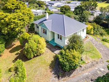1940's Kiwi classic in a sought-after location