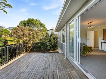 Your Sunny Start in Titirangi