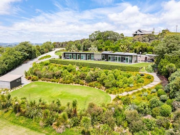 Luxury Single-Level with Panoramic Water Views