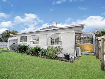 Single Level Brick Gem in Sunnyhills