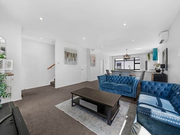 Stylish, Low-Maintenance Living in the Heart o...