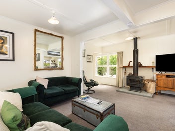 Rare Coastal Escape - Vendors Are Moving On