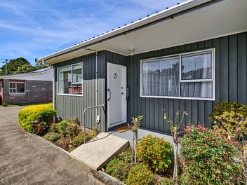 Neat As A Pin, Ready To Move In!