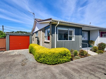 Neat As A Pin, Ready To Move In!