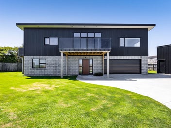 Style, Sea View and Sheds