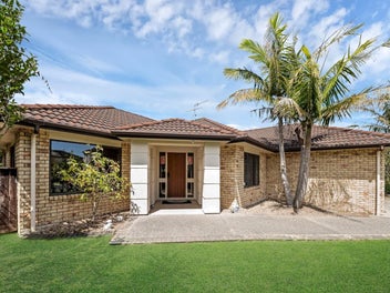 Brick & Tile, Single Level, 569sqm Land