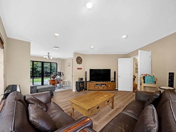 Brick & Tile, Single Level, 569sqm Land