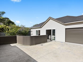 Near New and 2 Bedrooms & 2 Bathrooms