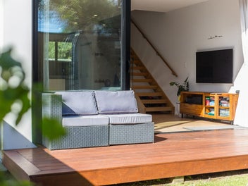 Beachside Bliss, Near-New & Freehold