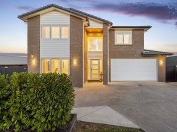 Luxury, Space & Views in the Heart of Riverhead