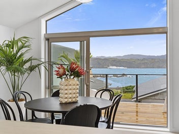 NEAR NEW - 5 YEARS OLD + PRIVATE + VIEWS