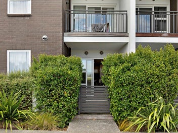 Sunset Views, Seamless Living