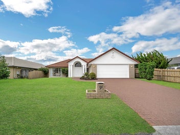 Sun-drenched Easy Family Living