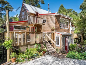 Private Native Forest Retreat