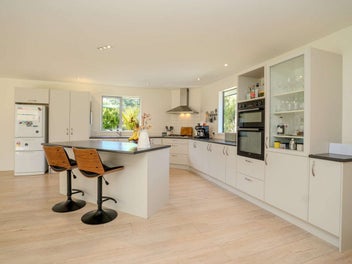 EASY FAMILY LIVING CLOSE TO TOWN