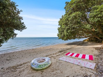 Beachfront Paradise Living - Mystical Cove Setting