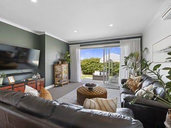 A BEAUTIFUL HOME - AN ENVIABLE LIFESTYLE