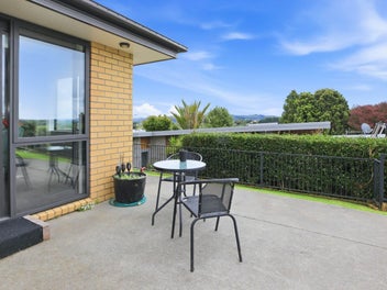 Modern Brick Home + Motivated Vendors =...