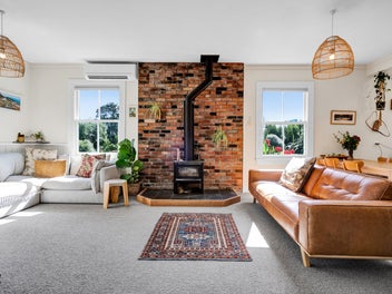 Mahuru Hideaway: Character Cottage on 1,072m2