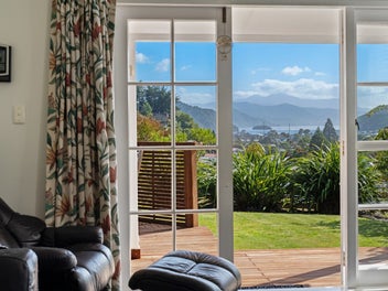 Potential plus - Sheds, views and extra section