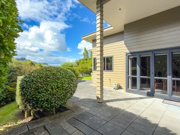 Beautiful On The Booms - A Must To View