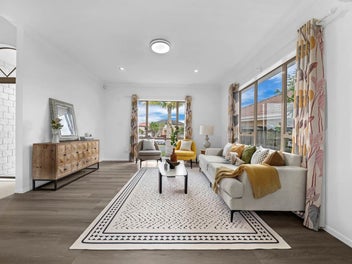 Motivated Vendor–Grand Living, Great Opportunity!