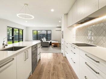 East Taieri extravagance on 1000m2 section